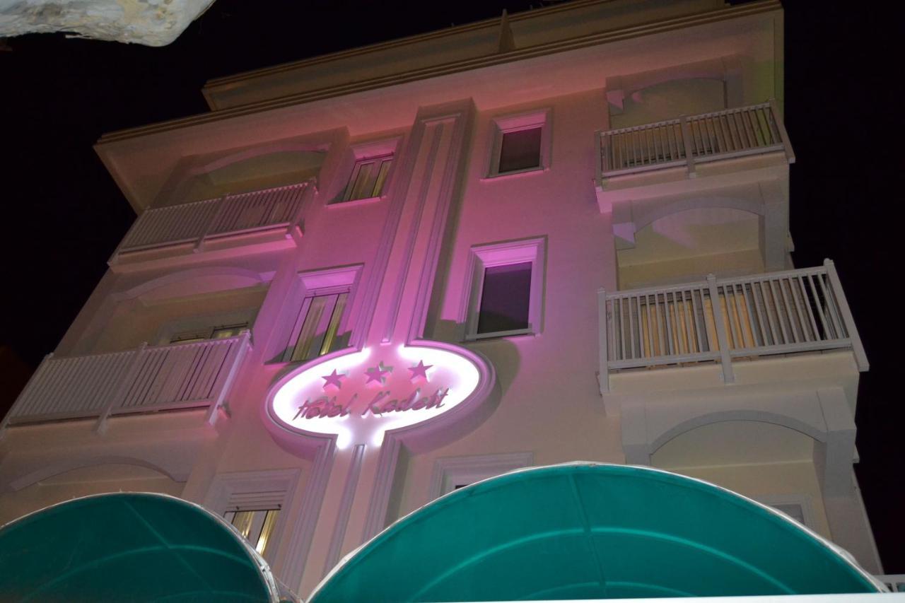 Hotel Kadett Римини Екстериор снимка