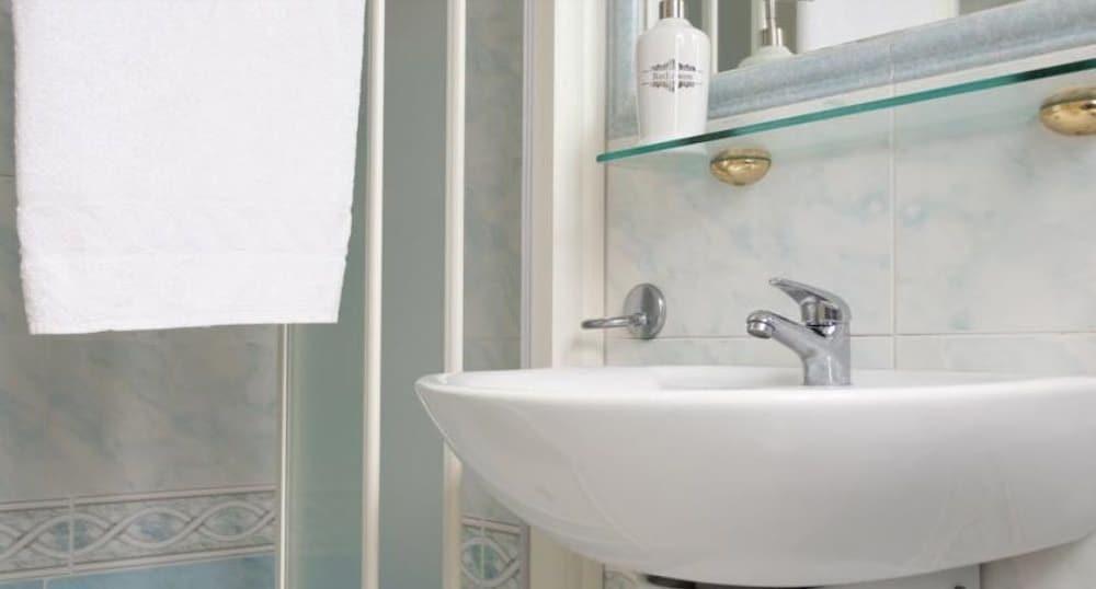 Hotel Kadett Римини Екстериор снимка