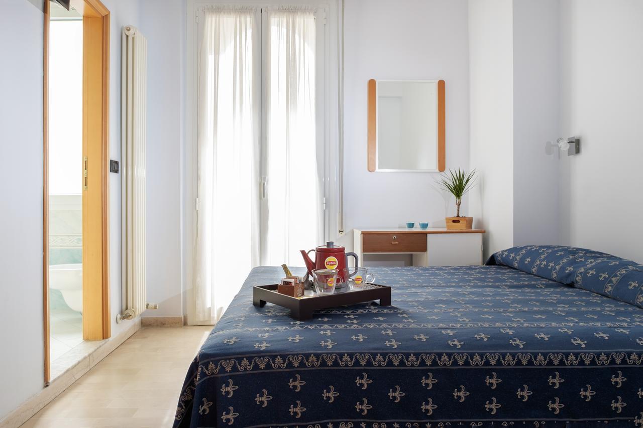 Hotel Kadett Римини Екстериор снимка